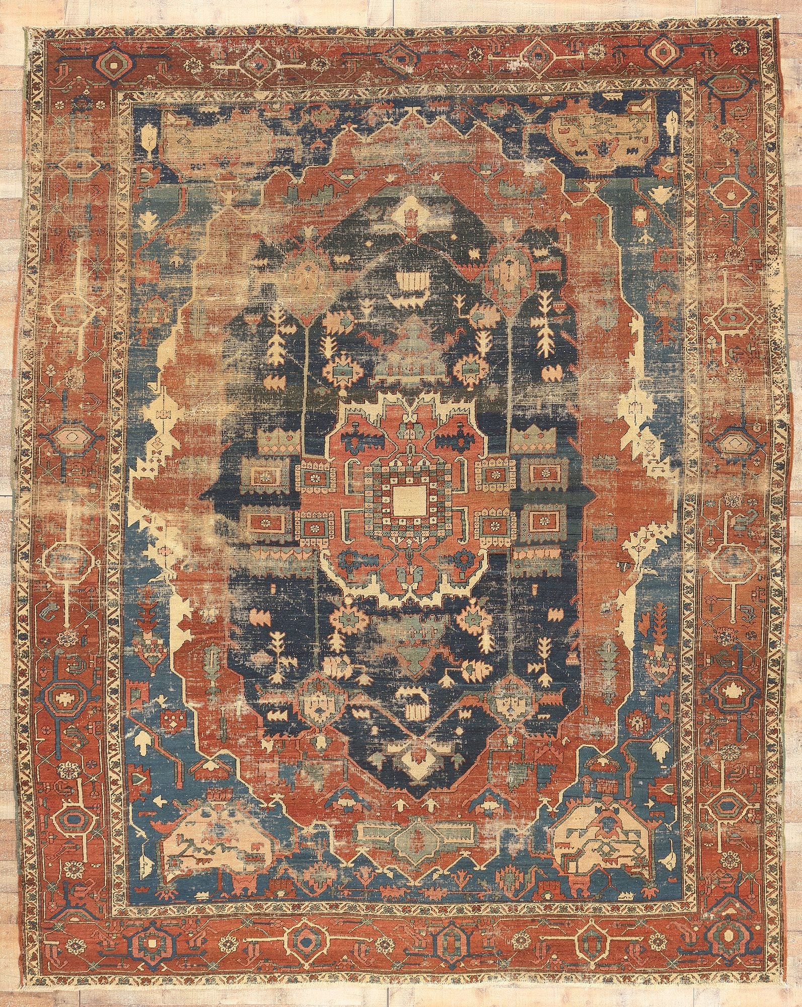 10 x 13 Antique-Worn Persian Serapi Rug 78547