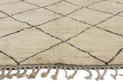 7 x 10 Vintage Moroccan Beni Ourain Rug 21828