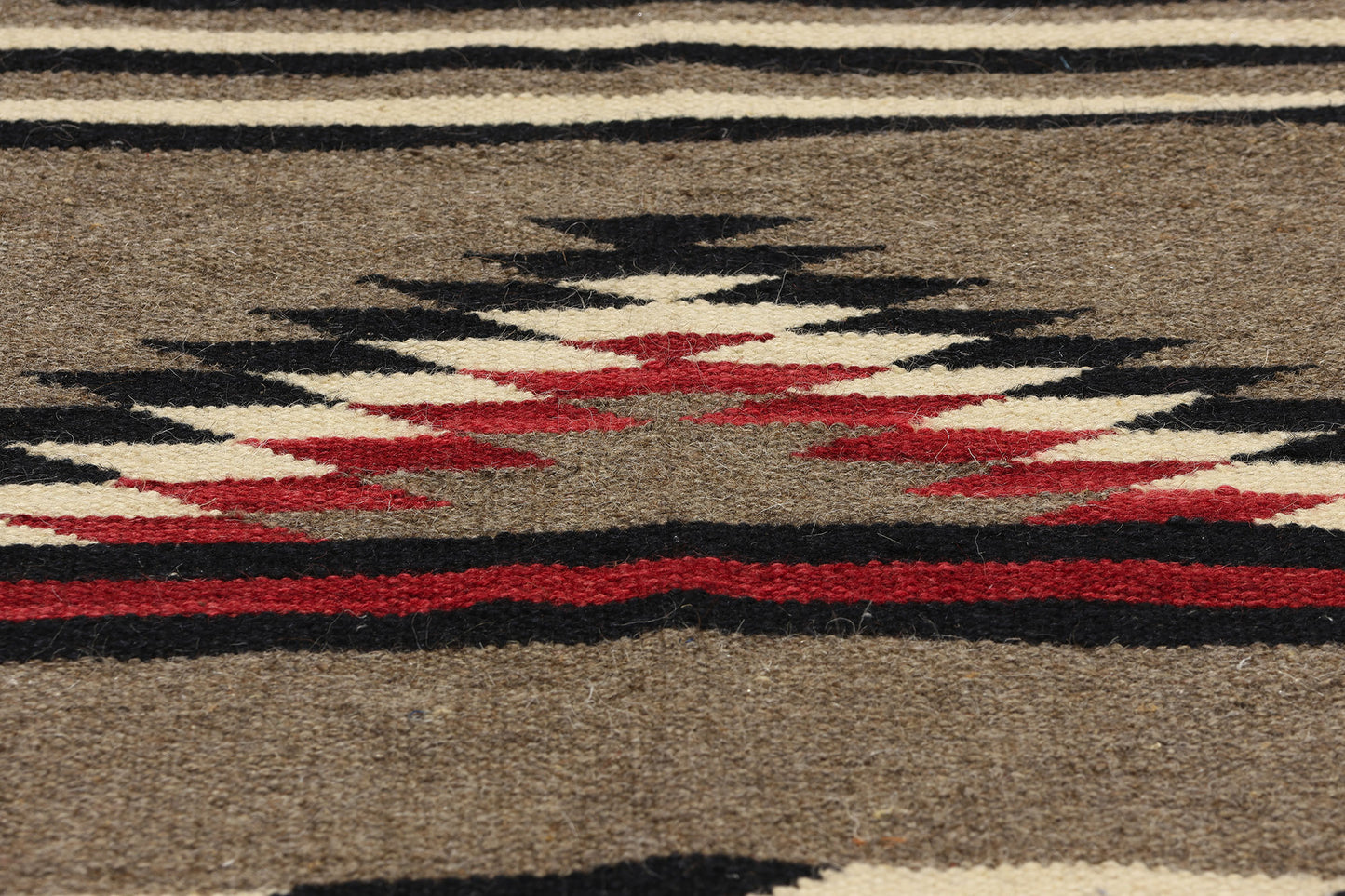 5 x 7 Southwest Modern Navajo-Style Rug 81045
