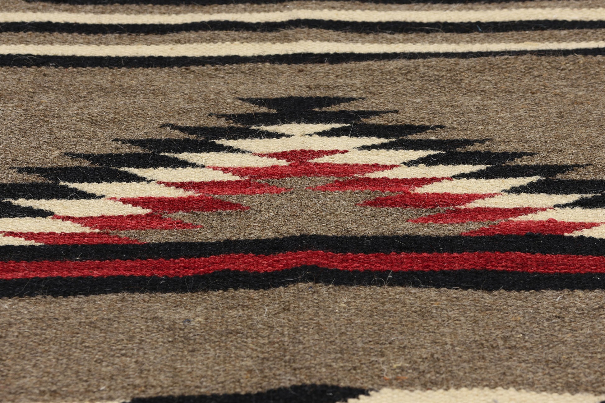 5 x 7 Southwest Modern Navajo-Style Rug 81045