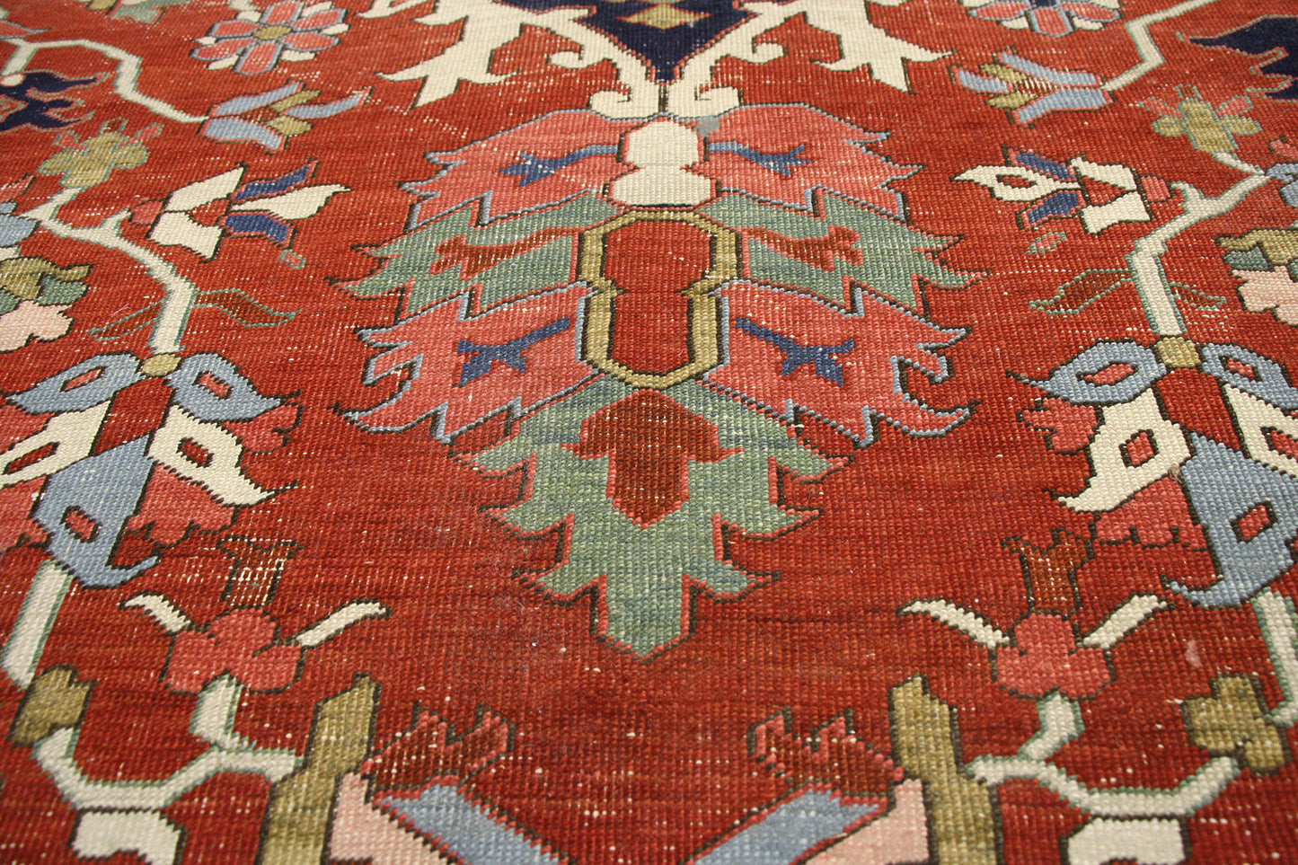 13 x 20 Antique-Worn Persian Serapi Rug 52303