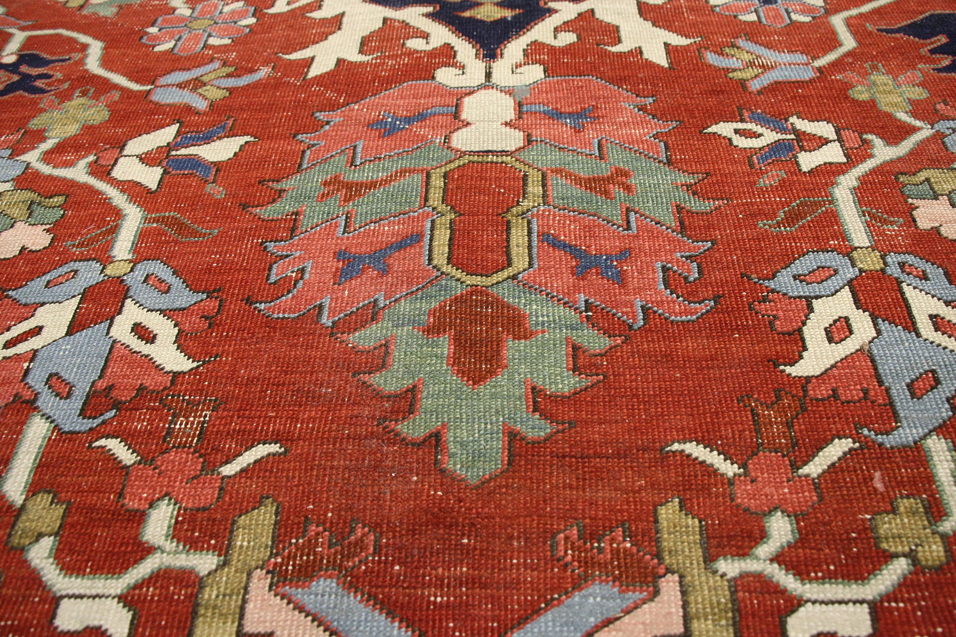 13 x 20 Antique-Worn Persian Serapi Rug 52303