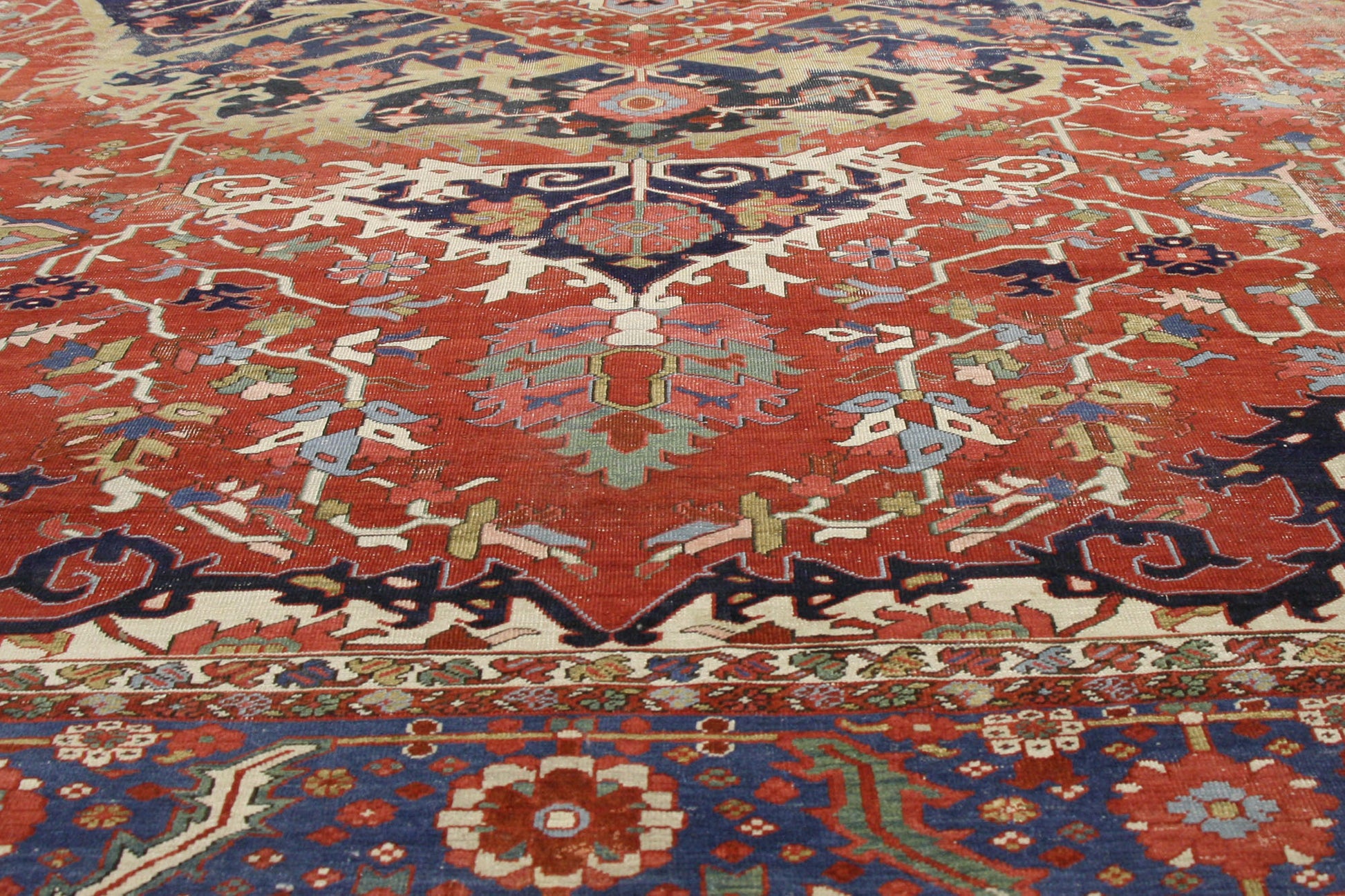13 x 20 Antique-Worn Persian Serapi Rug 52303