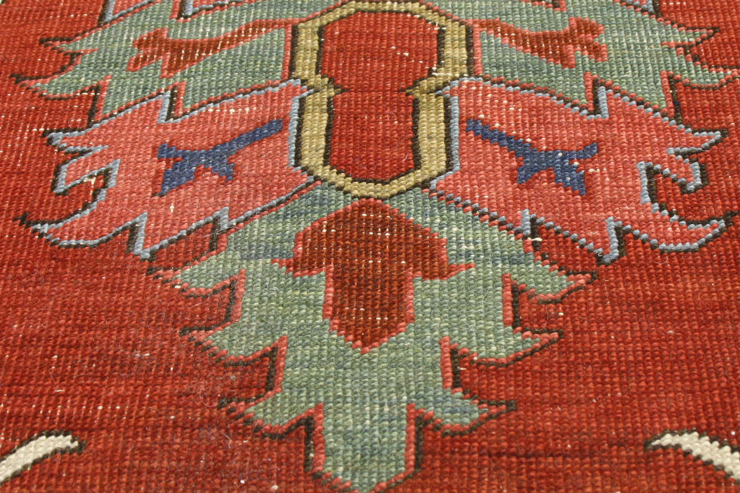 13 x 20 Antique-Worn Persian Serapi Rug 52303