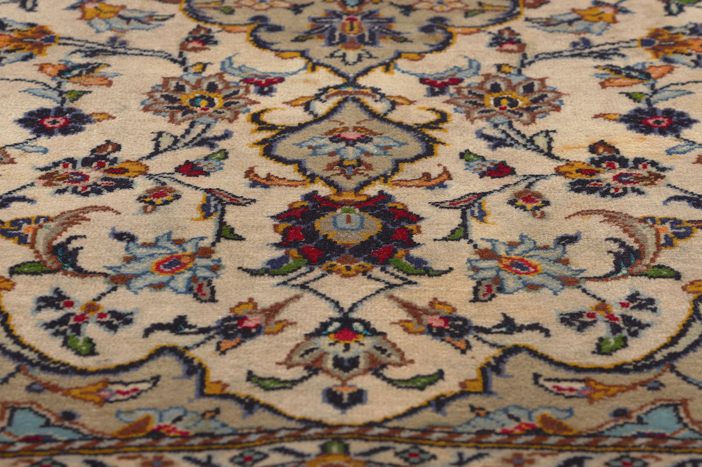 4 x 6 Vintage Persian Kashan Rug 78701