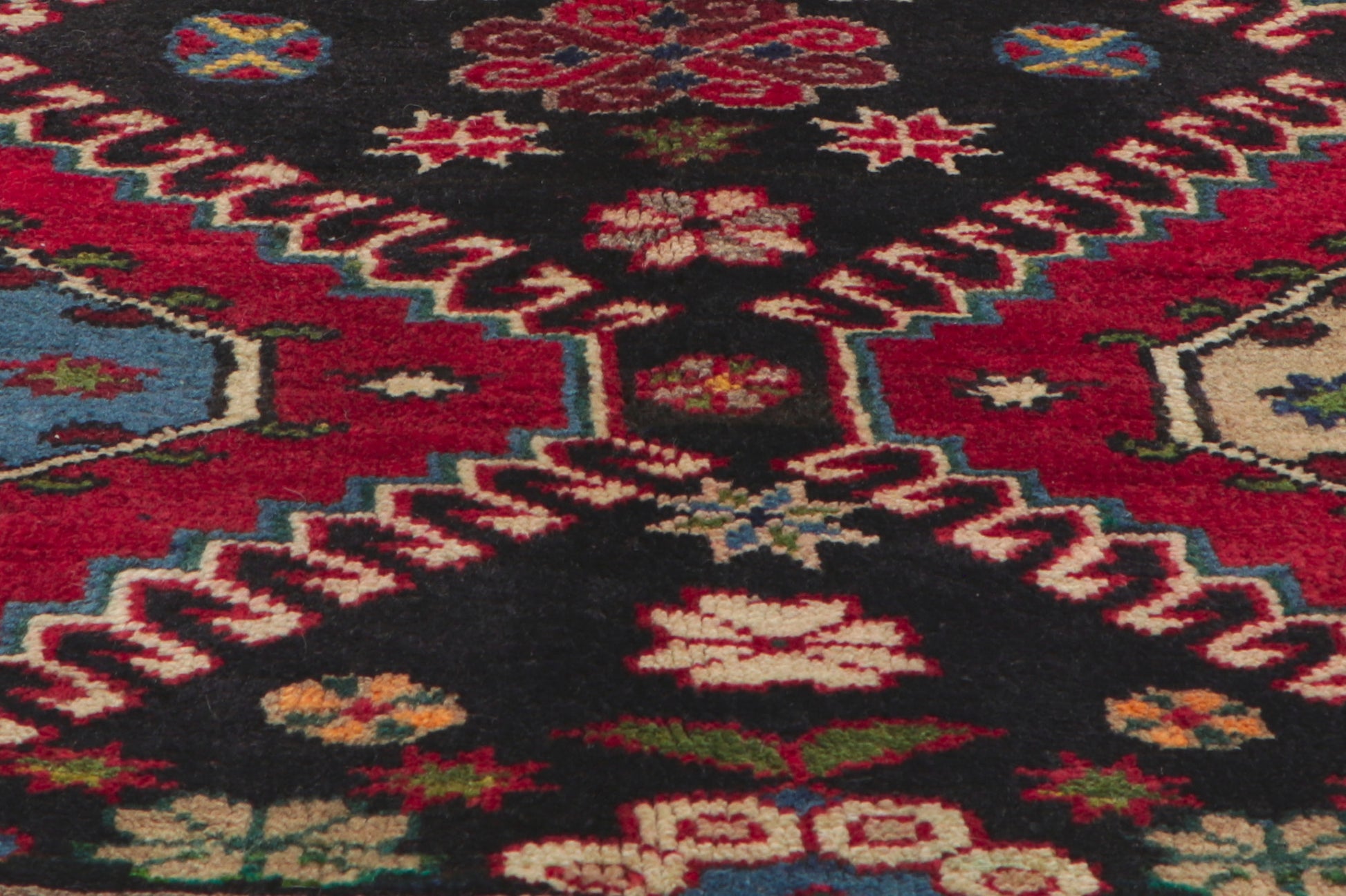 5 x 10 Vintage Persian Shiraz Rug 61038