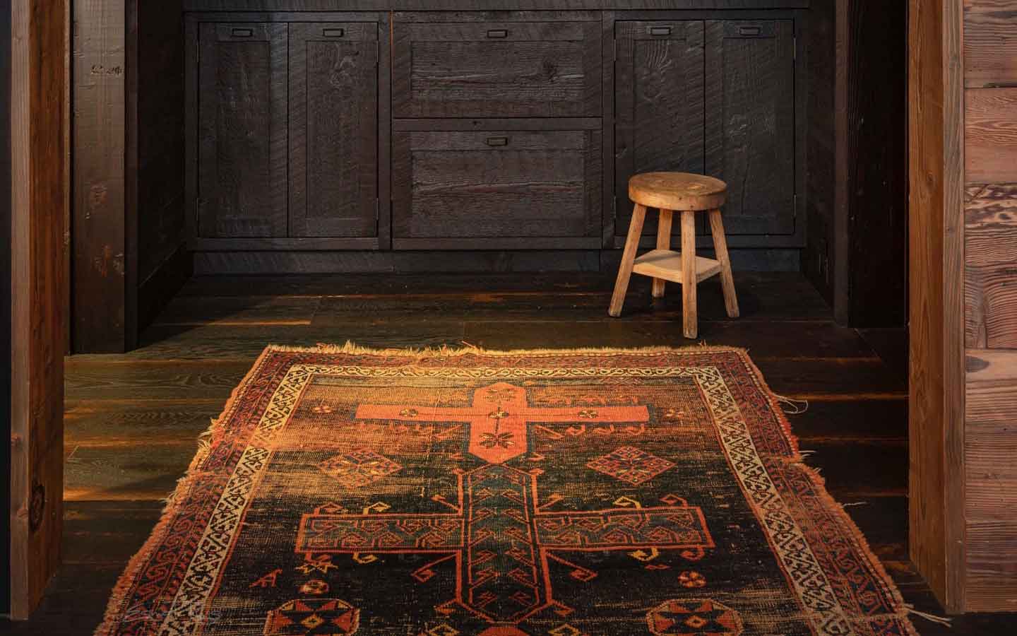 Distressed Rugs Decorating Entryway Foyer Mountain House