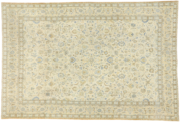 9 x 13 Distressed Antique Persian Kashan Rug with Cotswold English Manor Style 52843